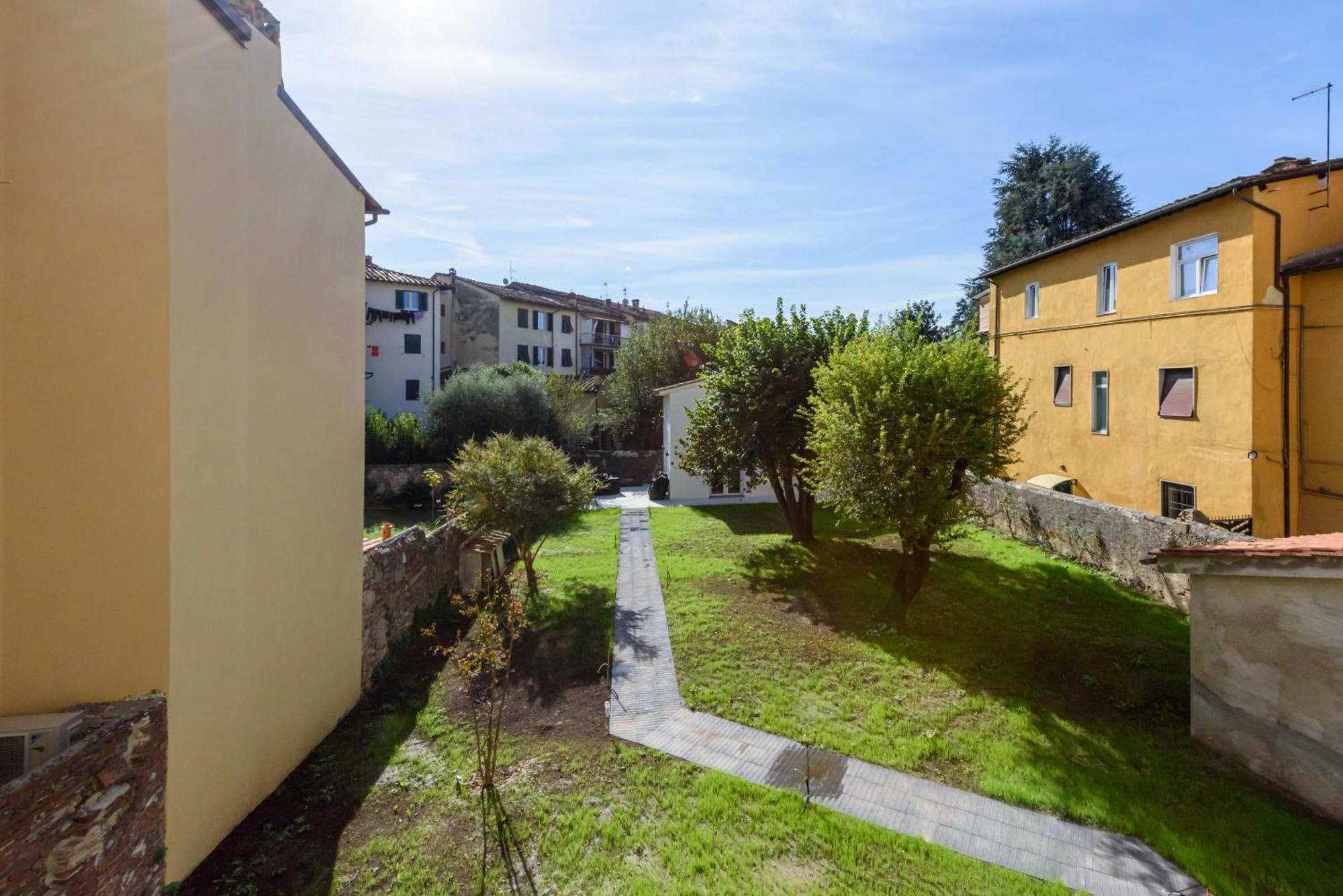 Ferienwohnung Heart Of Lucca Style Whitin The Walls Exterior foto